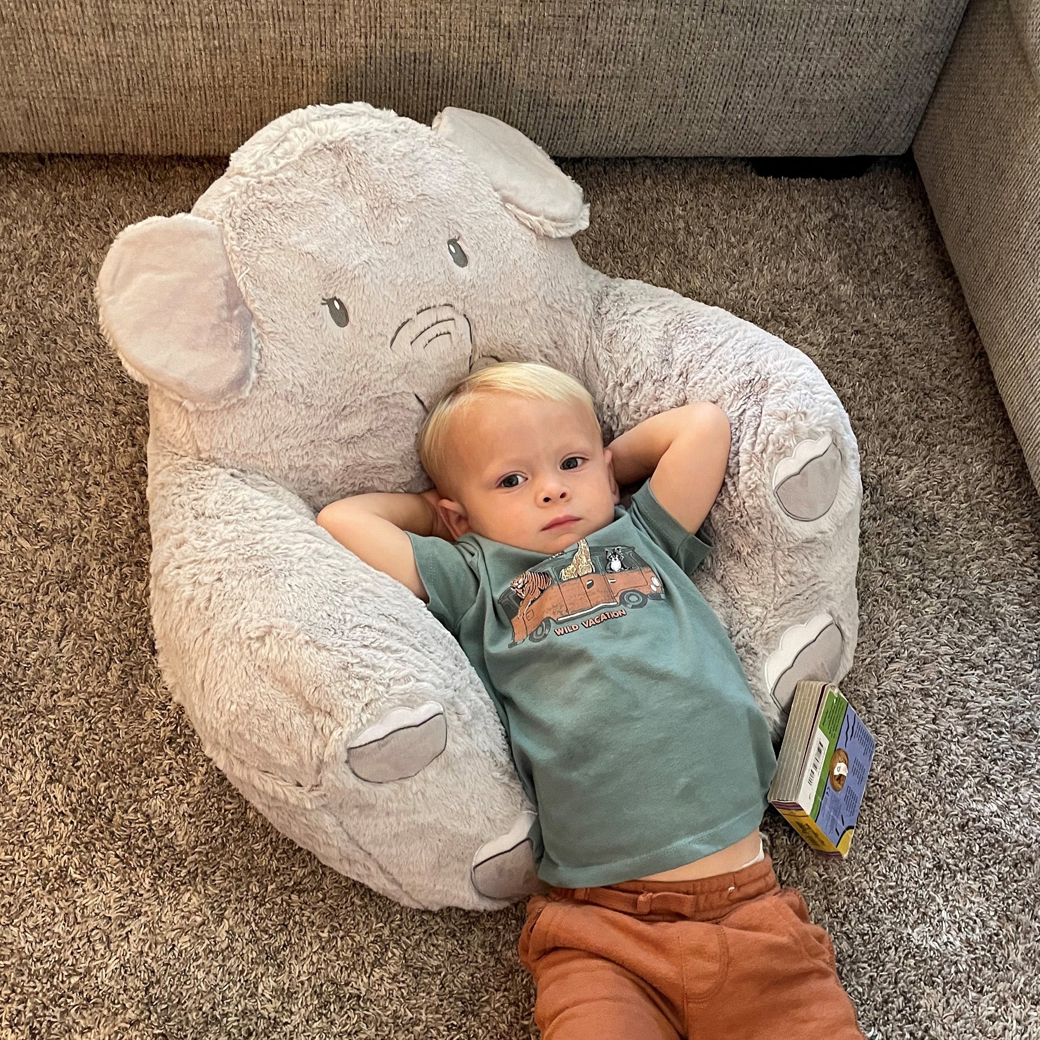 Baby plush cuddle sitting sales chair