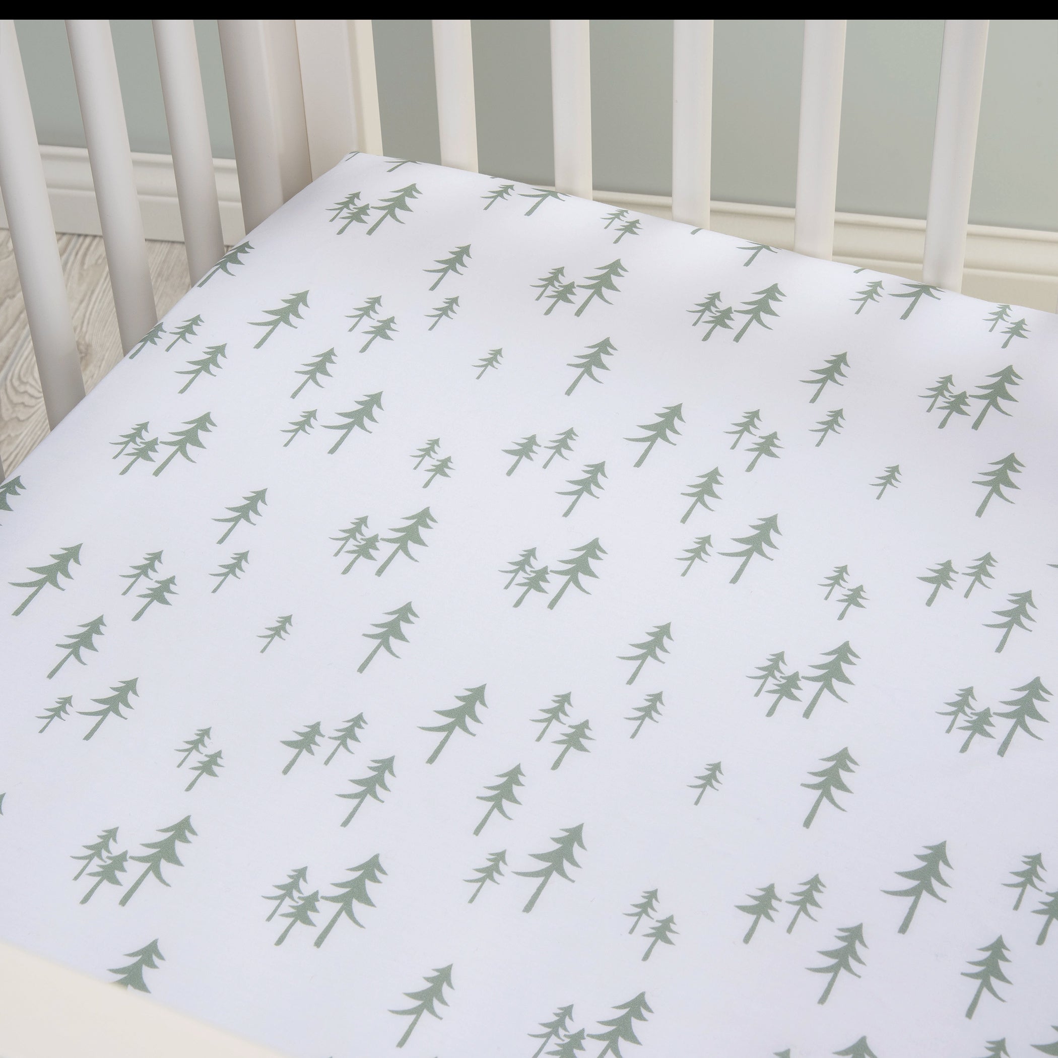 Tree top crib sheet